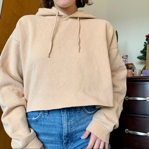 Cute n cozy cropped hoodie from UO🙉